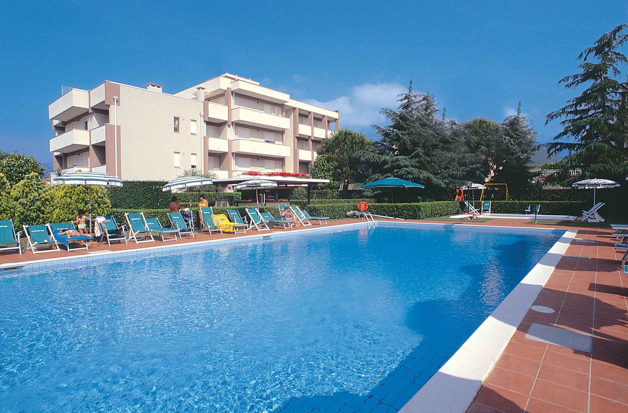 Residenza Niro a Loano — la piscina